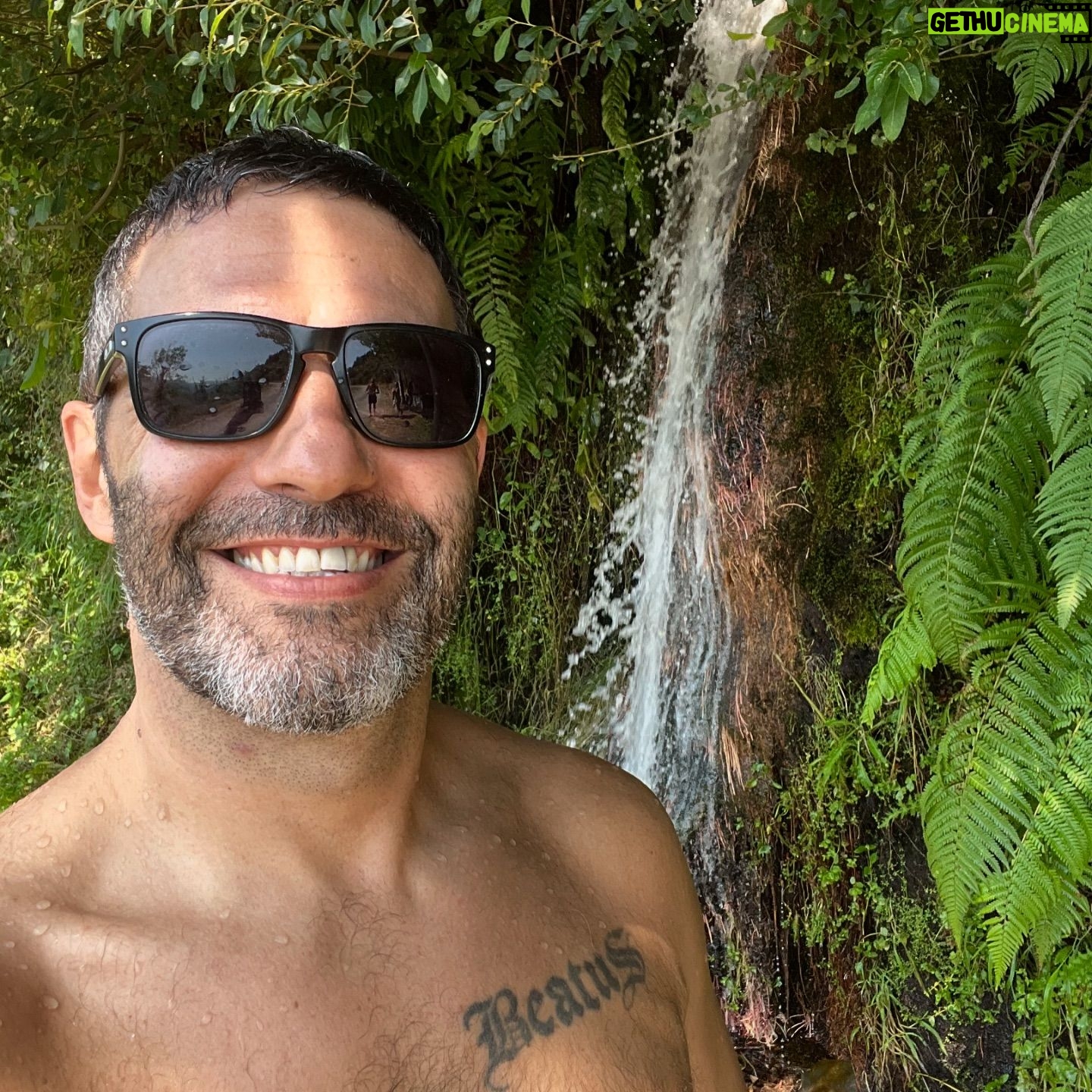 Mario de la Rosa - 1.4K Likes - 📍
Vuelo rasante por otro pedazo de universo.
Con la mejor anfitriona posible @nievescotado.
#actor #escritor #escapada #rural