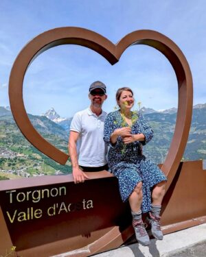 Marisa Passera Instagram - Gita a Torgnon:
1 E in mezzo scorre il fiume
2 Cervino sempre nel cuore 
3 Il Cervino dietro al cuore 
4 Gli ostacoli del cuore
5 Vic che quando c'è da saltare salta 
6 Una che salta bene
7 Petit Monde un piccolo mondo incantato