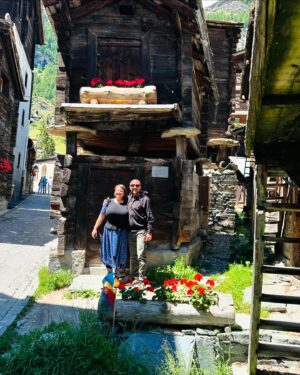 Marisa Passera Instagram - 🏔️Alpine crossing 🏔️ il Cervino 💙 fronte / retro da 2000 metri a 3880 e poi giù a 1620 e ritorno 🚠 #Cervinia #Zermatt @cervinoskiparadise @radiodeejay