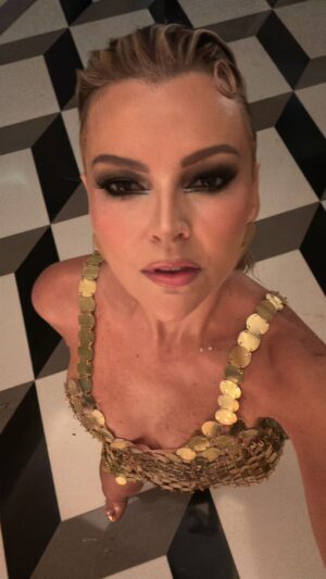Marjorie de Sousa Instagram - Quieres ser mi cómplice ?  @vix @santanamakeup_  @susygarc814 @lisetrapo  #serie🎬🎞️