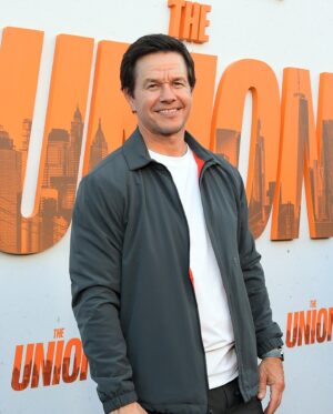 Mark Wahlberg Instagram - Great night celebrating THE UNION with my castmates, director, family and friends! ❤️ Can’t wait for everyone to see it this Friday worldwide on @netflix. 🔥