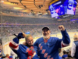 Marko Lehtosalo Instagram - Min äldsta dotter Moas julklapp blev en härlig vistelse i New York! Vi kommer bära med oss fantastiska minnen från den här resan. 

Tack @zibanejad93 @irmahelinzibanejad @brynolfljung @tobbeblomtrollkarl @claeslette  @williammickelsson för krattande av manege 🙏🏼❤️