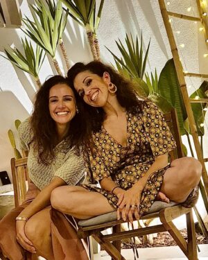 Marta Andrino Instagram - Amiga que chegas hoje aos 40 anos de uma vida bonita tantos tantos PARABÉNS meu amor 🎈
Há 10 que faço parte dela e hoje celebro-te, a tua energia, o teu calor, o teu amor, o teu talento, a tua pessoa gigante. És amiga, és colega e és casa. 
Que os próximos 40 sejam tão bons ou melhores 🙏🏼
eu amo-te amiga ♥️