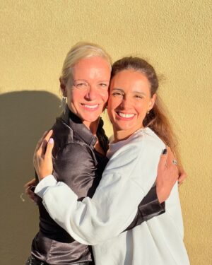 Marta Andrino Instagram - Eu sei que tenho muita SORTE, reconheço-a e admito-a: Tenho a MELHOR MÃE DO MUNDO, que hoje faz anos e a cada ano se torna maior e melhor, em tudo. Todos os dias lhe digo que a amo, hoje digo-o ao mundo: AMO MUITO A MINHA MÃE ♥️ 
Obrigada por me ensinares a realizar sempre os meus sonhos, assim como fazes com os teus 🎈🎉 PARABÉNS @andrinocarla #amaefazanos #muitasorte #minhamae #diadefesta #parabens