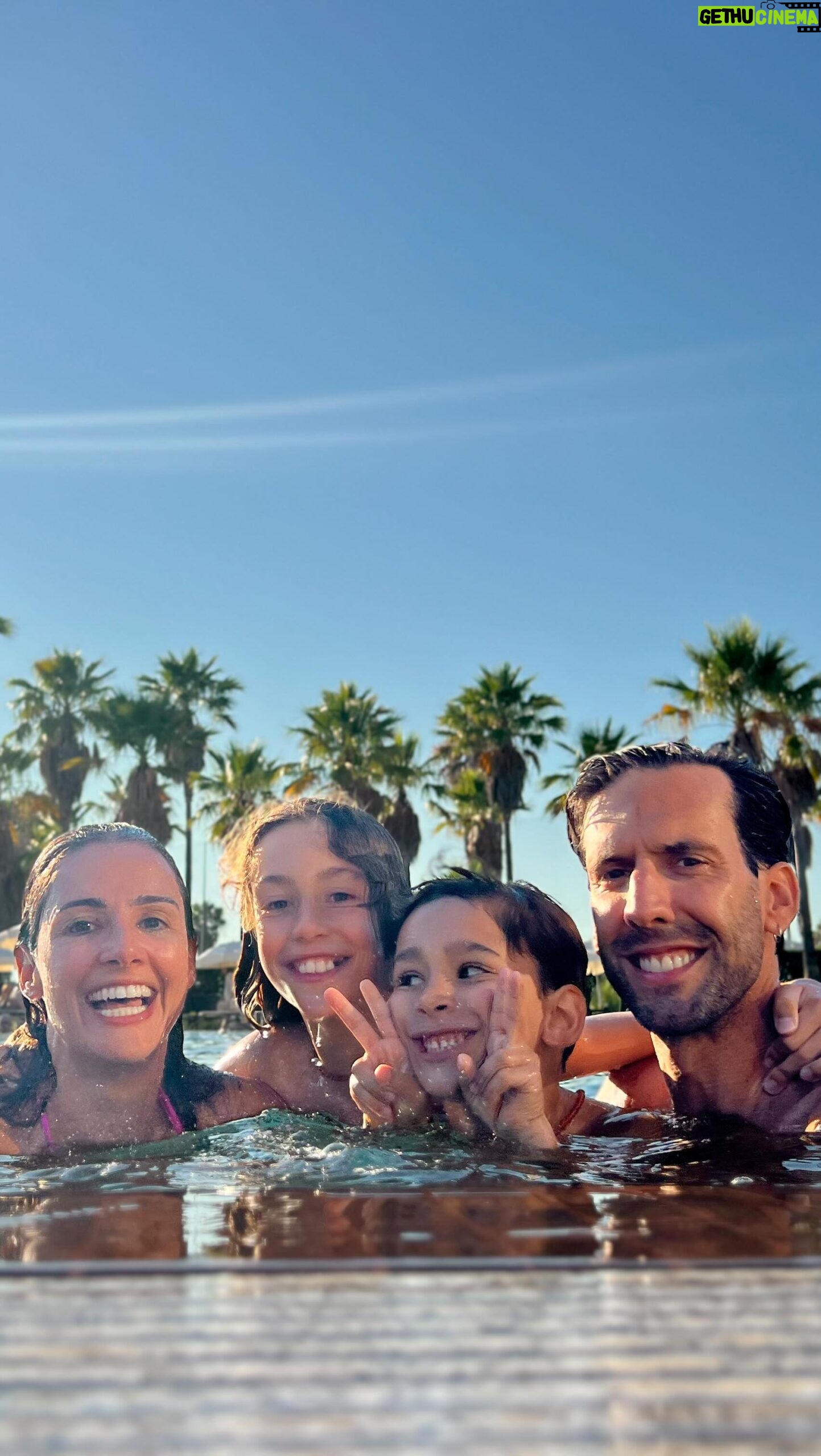 Marta Andrino - 3 Likes - O @nauhotels já faz parte das nossas memórias 🌴
Os miúdos pedem todos os anos para iremos e nós, pais, já sabemos que aqui serão férias em grande, com tudo o que temos direito incluído: comer bem, dormir bem e muita diversão 🍉 #parceria #nauhotels #nausalgadospalace #feriasemfamilia #tudoincluido