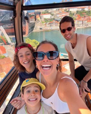 Marta Andrino Instagram - Obrigada PORTO. Gostamos muito de cá vir em trabalho ou em lazer. Desta vez até foi um pouco dos 2.