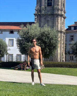 Marta Andrino Instagram - Obrigada PORTO. Gostamos muito de cá vir em trabalho ou em lazer. Desta vez até foi um pouco dos 2.