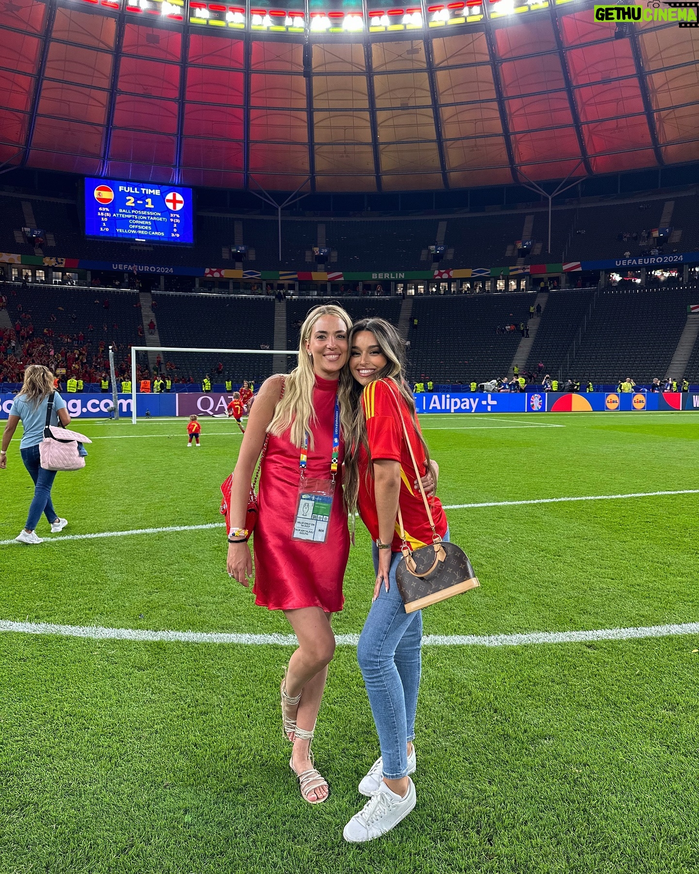 Marta Díaz - 775.1K Likes - Final de la Eurocopa, ha sido una de las experiencias más emocionantes de mi vida 🥹❤️🇪🇸🔥 nos la llevamossss a casaaaa! 🏆
@alicecampello @alvaromorata os merecéis todo lo bueno que os pase, os admiro, y os quiero, sois la familia más bonita del mundo 😍✨🫶🏼