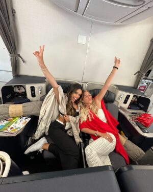 Marta Díaz Instagram - Final de la Eurocopa, ha sido una de las experiencias más emocionantes de mi vida 🥹❤️🇪🇸🔥 nos la llevamossss a casaaaa! 🏆 
@alicecampello @alvaromorata os merecéis todo lo bueno que os pase, os admiro, y os quiero, sois la familia más bonita del mundo 😍✨🫶🏼