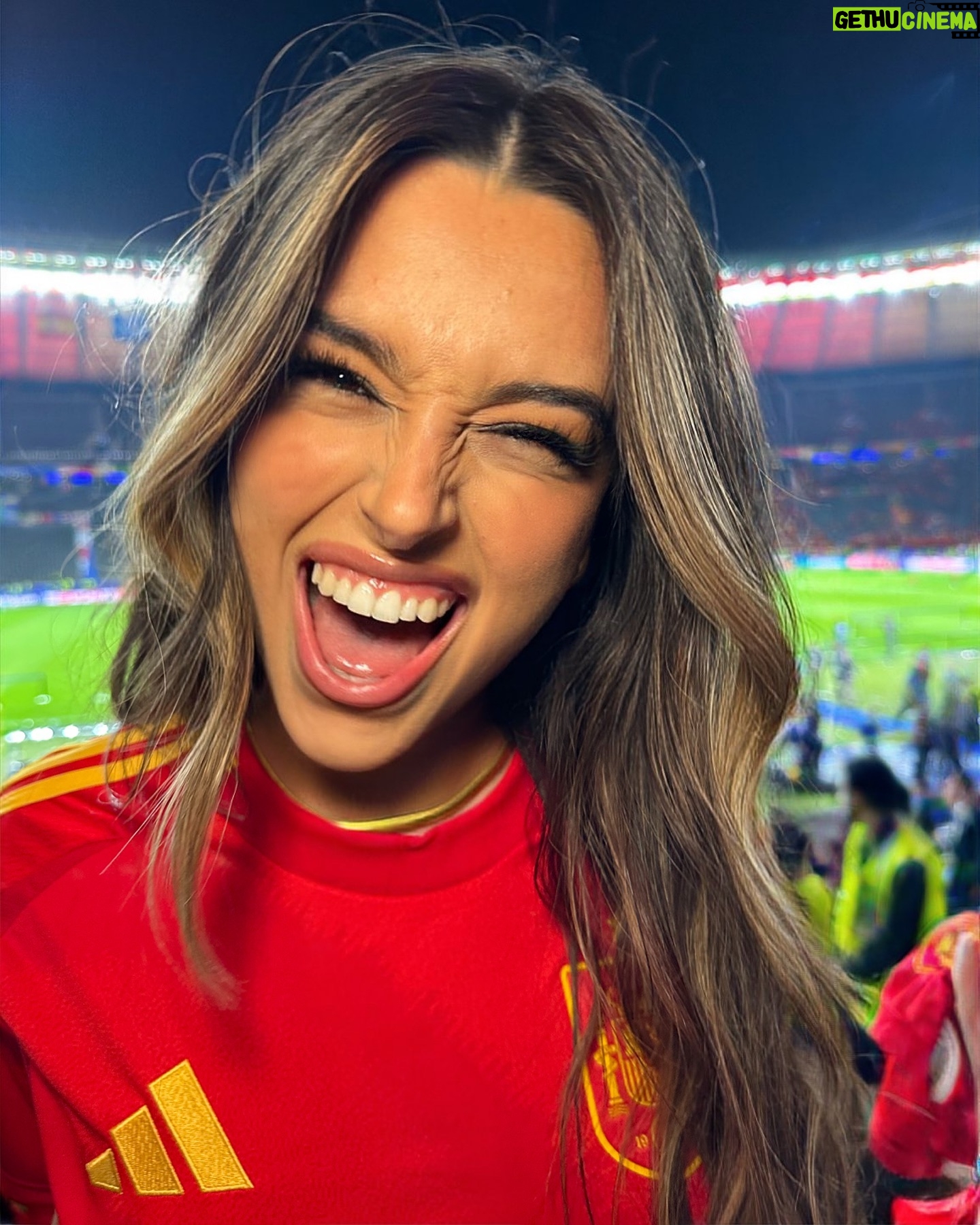 Marta Díaz - 775.1K Likes - Final de la Eurocopa, ha sido una de las experiencias más emocionantes de mi vida 🥹❤️🇪🇸🔥 nos la llevamossss a casaaaa! 🏆
@alicecampello @alvaromorata os merecéis todo lo bueno que os pase, os admiro, y os quiero, sois la familia más bonita del mundo 😍✨🫶🏼