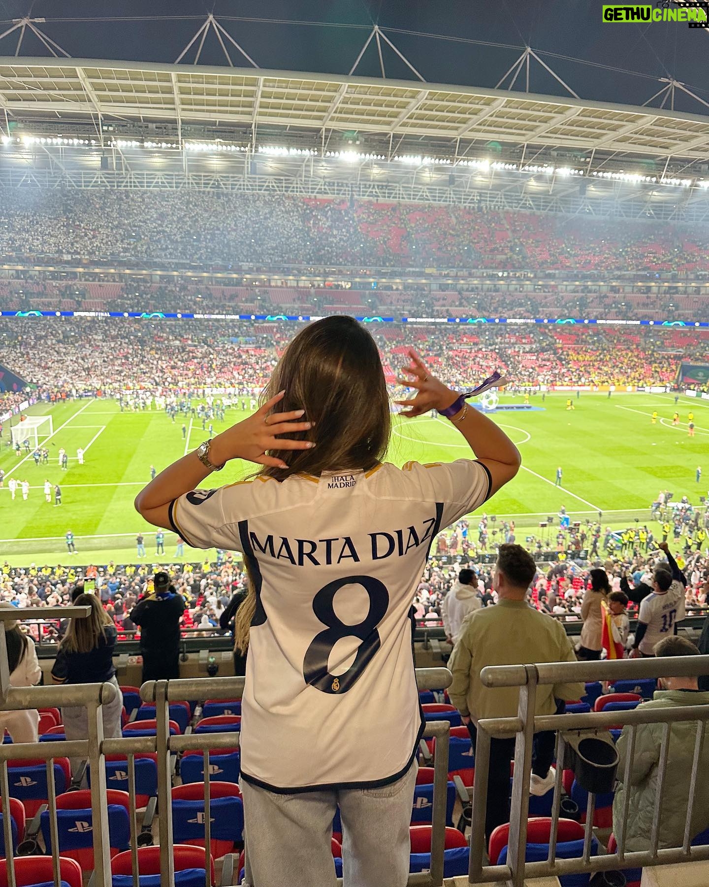 Marta Díaz - 651.6K Likes - 24h en Londres dan para mucho! 😍 Este finde ha sido demasiadooo! 🔥🤍
Mil gracias por la experiencia @playstationes