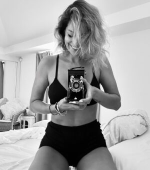 Marta Melro Instagram - Perspectiva :
ponto de vista, entendimento, pensamento, concepção, visão, olhar, interpretação, compreensão, sentido, ângulo, ótica, óptica, prisma, expectativa, esperança, promessa, expectação, possibilidade, probabilidade, contingência.
#sometimeswejustneedareminder #vintagecameracollection