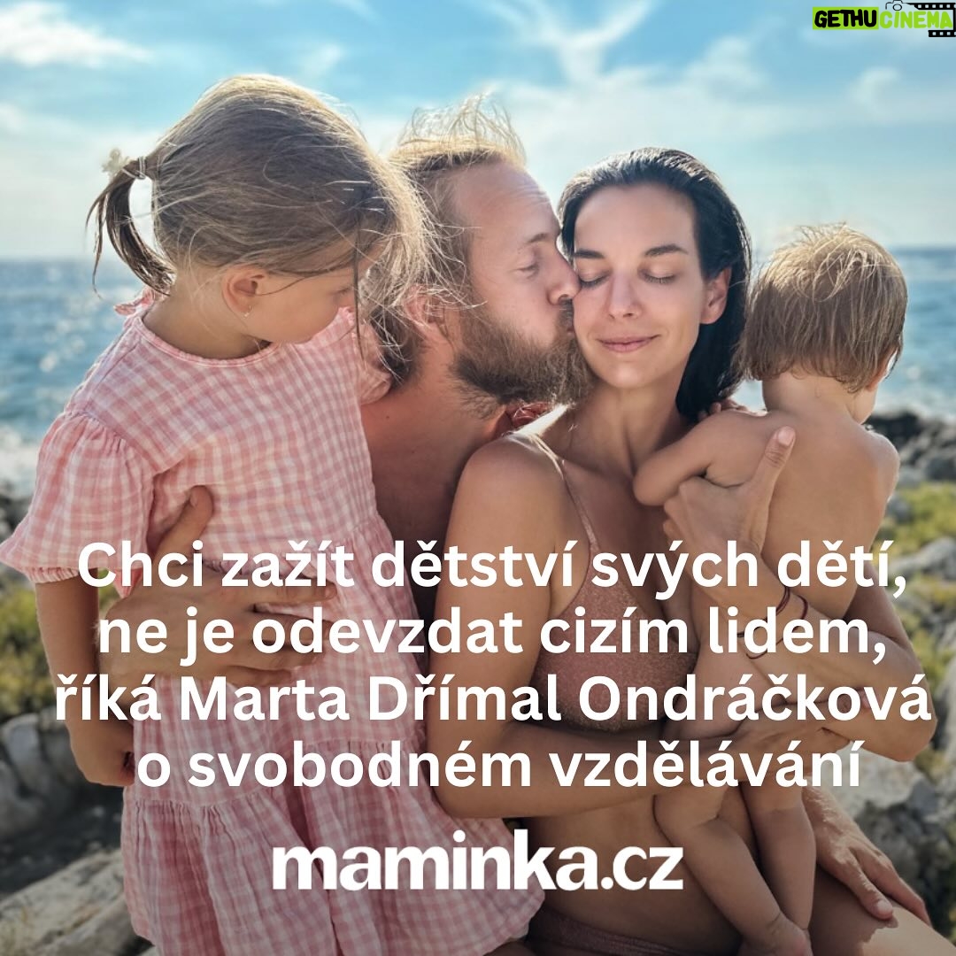 Marta Ondráčková - 1.3K Likes - Dvojnásobná máma @martadrimalondrackova nedávno rozvířila vášnivou diskusi na téma svobodné vzdělávání. 👩🏻🏫 A tak jsme se s ní spojili, aby nám řekla víc. ♥️ Link na rozhovor najdete v biu. A pokud se Marty chcete něco zeptat, napište nám do komentářů. 👇