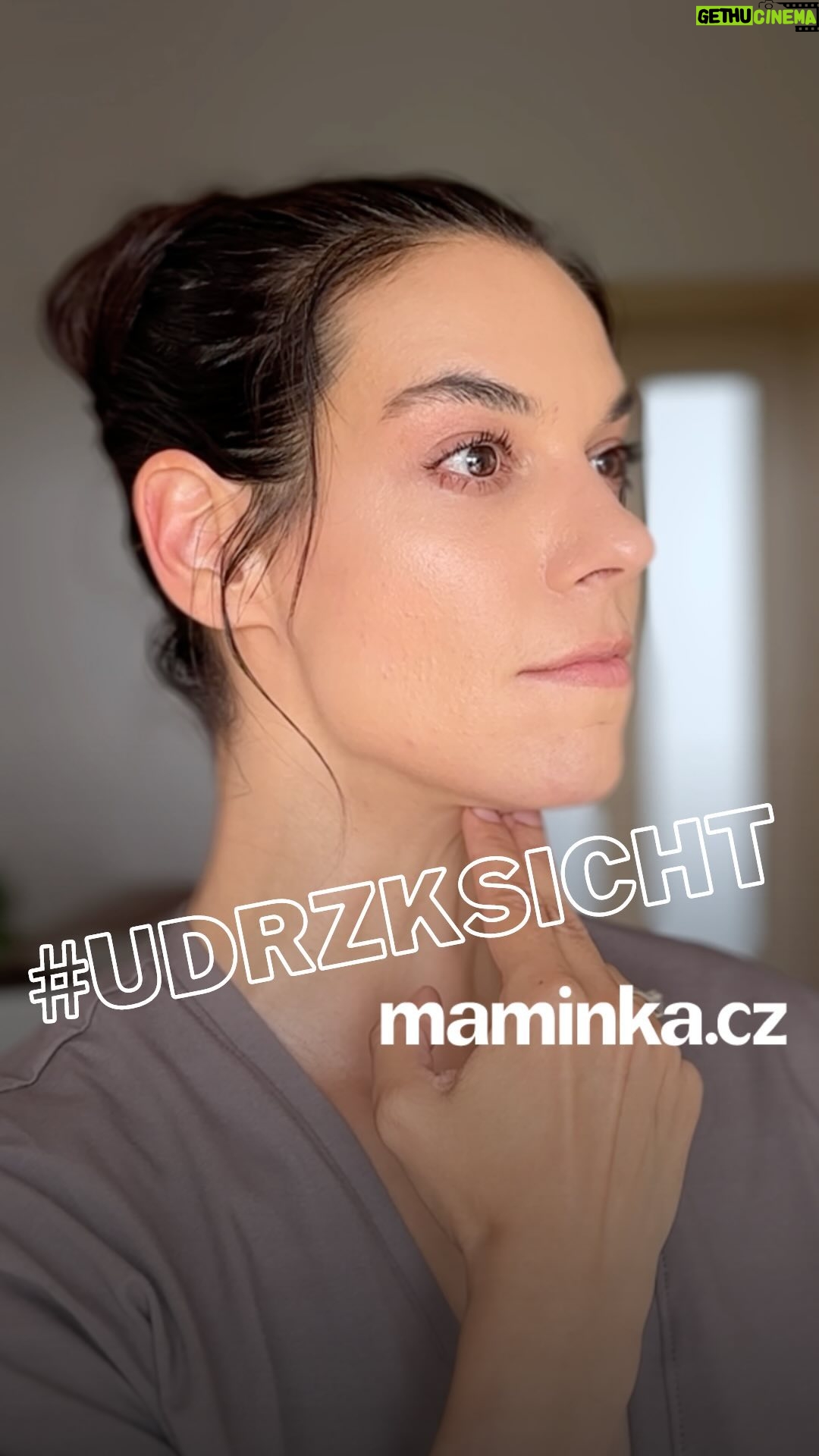 Marta Ondráčková - 1.6K Likes - Máte kojící podbradek a chcete se ho zbavit? 🤱🏻@martadrimalondrackova vám ukáže jak! 😍
Nezapomeňte se nás v komentářích zeptat na cokoli, co vás na #udrzksicht zajímá! 💬 Marta na vaše dotazy v příštím díle odpoví. 👇
