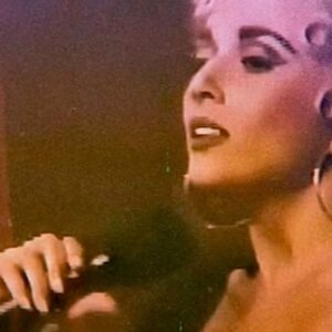 Marta Sánchez Instagram - Con sólo una mirada, con sólo una palabra
Me puedes derretir, me puedes convertir en lo que quieras tú… Qué es lo que hacéis vosotros conmigo!! 

Espero que os guste recordar esta canción que ha sido siempre una de mis favoritas de “Olé Olé” ❤️

📽️ @danycantos #tbt #martasanchez #oleole #consolounamirada #90s