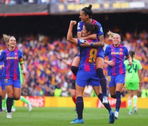 Marta Torrejón Instagram - T E A M ❗️G R À C I E S ❗️

Tots units fem força 😘
