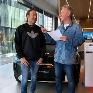 Martín Cárcamo Instagram - Preparando sorpresas con 2 GENIOS del Deporte y además grandes personas.  Tremendos!!! 
@massunico y @fergonzalezel 

 Super Equipo @kiachile