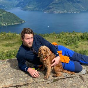 Martin Lepperød Instagram - Jeg skal være helt ærlig å si at fjellet gjør at jeg blir en person jeg ikke liker. Men faen heller, det er hot fuckboy summer❤️