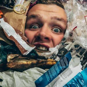 Martin Lepperød Instagram - Tiden er endelig inne! Søppelgutta er tilbake i splitter ny podcast. Ligger ute i nrk-radio appen nå. Bli med i søppelgjengen da vel❤️