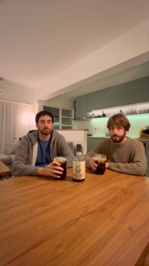 Martín Piroyansky Instagram - Están los que suben videos tomando fernet @buheronegro @saycheese.ar #hayotramirada