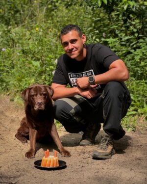 Martin Rudloff Instagram - HAPPY BIRTHDAY Maya ❤️🎁🎊
13 Jahre jung geworden und wie es sich gehört ein Kuchen für dich ganz allein 💝 mit Wurstkerzen 😄