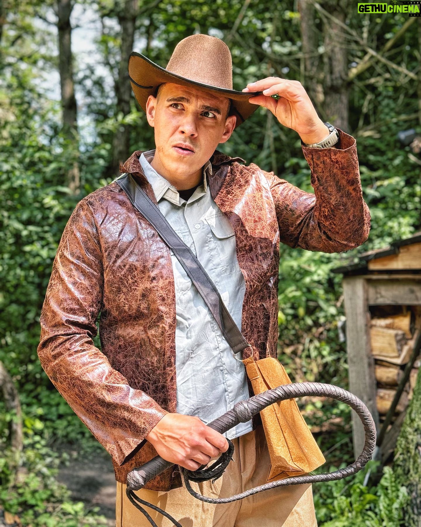 Martin Rudloff - 20.2K Likes - Mattin Jones auf gefährlicher Mission💪🏻‼️
Wie gefährlich ist eigentlich so eine Peitsche?? Ich hab es hoch wissenschaftlich geprüft. VIDEO incoming ✅