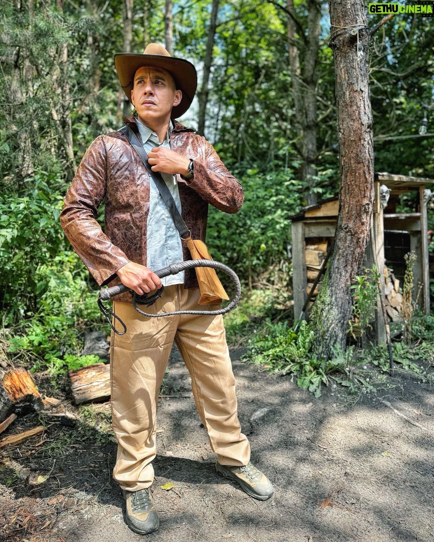Martin Rudloff - 20.2K Likes - Mattin Jones auf gefährlicher Mission💪🏻‼️
Wie gefährlich ist eigentlich so eine Peitsche?? Ich hab es hoch wissenschaftlich geprüft. VIDEO incoming ✅