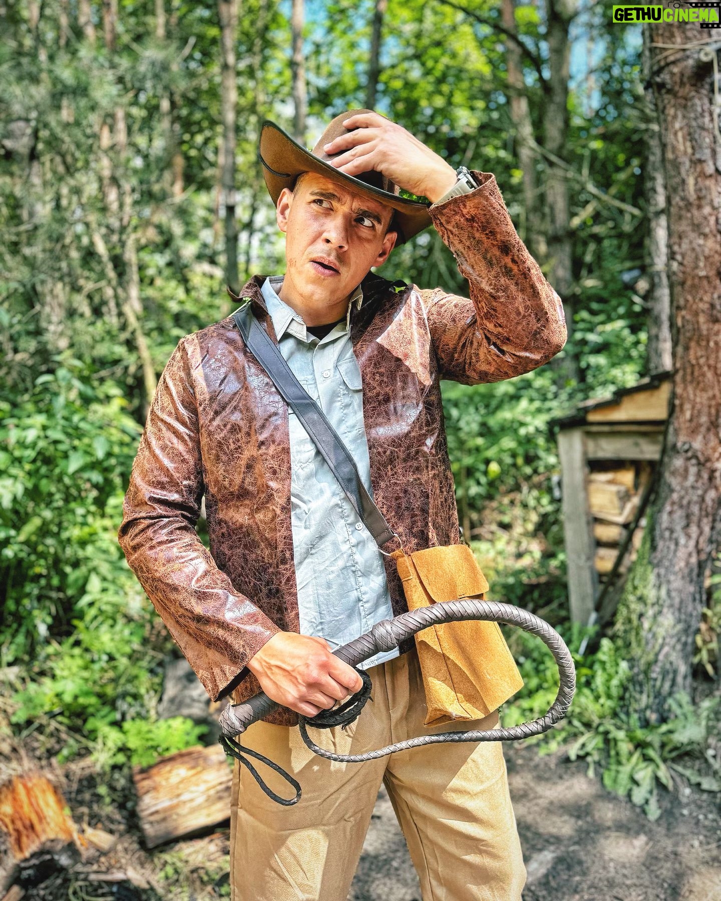 Martin Rudloff - 20.2K Likes - Mattin Jones auf gefährlicher Mission💪🏻‼️
Wie gefährlich ist eigentlich so eine Peitsche?? Ich hab es hoch wissenschaftlich geprüft. VIDEO incoming ✅