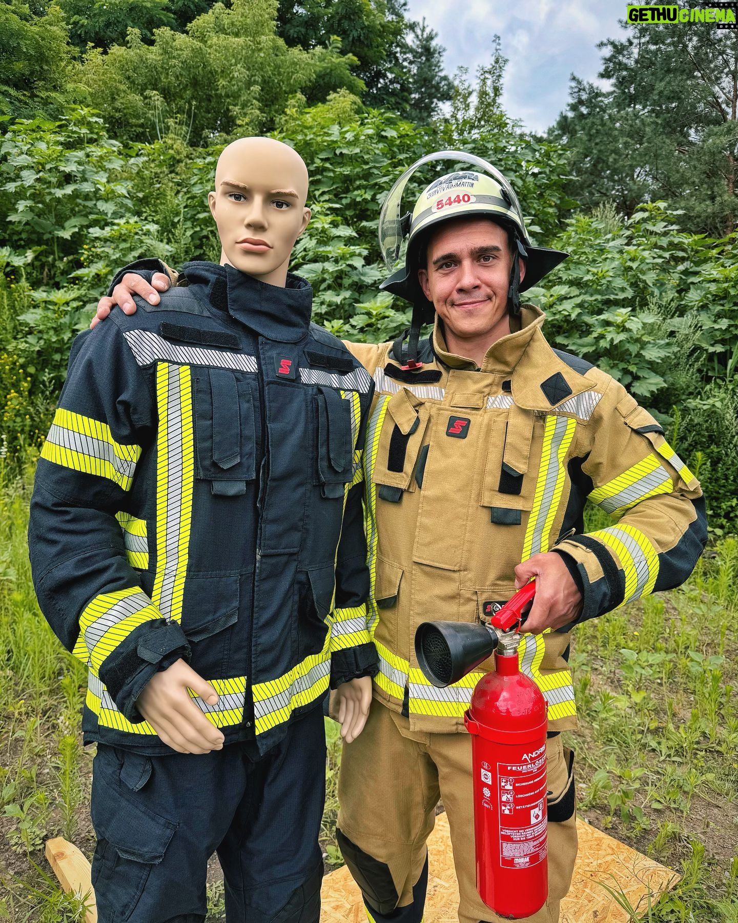 Martin Rudloff - 22.1K Likes - Ich pfeif auf Schule ich werd Feuerwehrmann 🧯 💪🏻🔥‼️ Im nächsten Leben definitiv 💯
Wahre Helden die durchs "Feuer" gehen...
DANKE euch ALLEN 🫶🏻