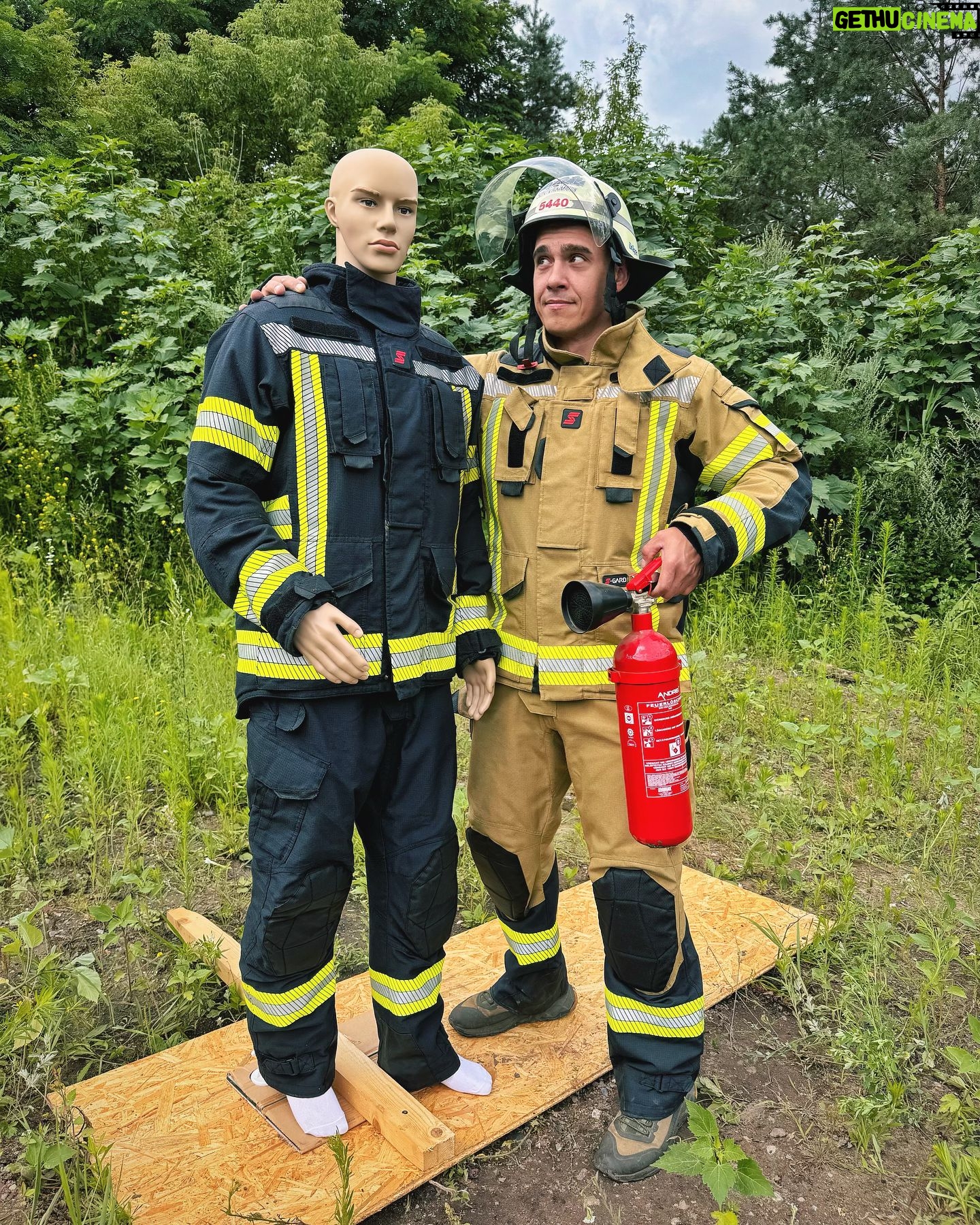 Martin Rudloff - 22.1K Likes - Ich pfeif auf Schule ich werd Feuerwehrmann 🧯 💪🏻🔥‼️ Im nächsten Leben definitiv 💯
Wahre Helden die durchs "Feuer" gehen...
DANKE euch ALLEN 🫶🏻