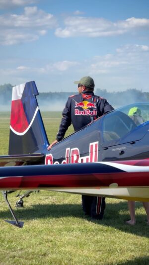 Martin Šonka Instagram - Time to fly ⚡️

#extra300 #aerobatics #aerobatic #aerobaticpilot #martinsonka #redbullmotorsports #redbullathlete #redbullairrace #aviation #czechpilot #czechteam #breclav