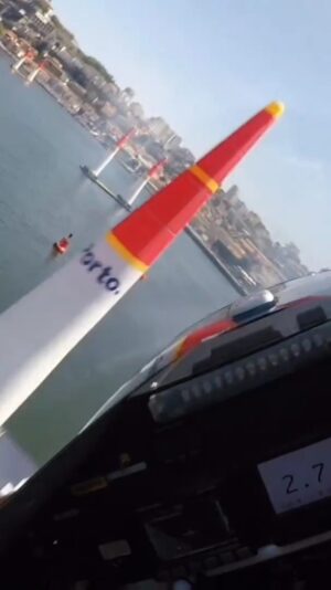 Martin Šonka Instagram - Závod v Portu bylo opravdu úžasné místo, kde si zatáhnout pár géček. 😍😎

What a beautiful place to pull some G's was air race in Porto. 😍😎

#martinsonka #teamsonka #givesyouwings #redbull #redbullathlete @redbull @redbullcz @redbullmotorsports #pilot #czechpilot #pilotlife #pilotslife #aviation #airrace #porto