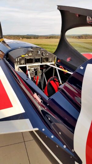 Martin Šonka Instagram - Zase na cestách. 👍

On the road again. 👍

#martinsonka #teamsonka #givesyouwings #redbull #redbullathlete @redbull @redbullcz @redbullmotorsports #pilot #czechpilot #pilotlife #pilotslife #aviation