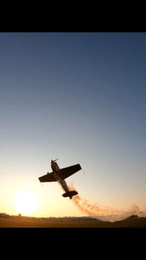 Martin Šonka Instagram - Užijte si vikend. 👍

Enjoy the weekend. 👍

#martinsonka #teamsonka #givesyouwings #redbull #redbullathlete @redbull @redbullcz @redbullmotorsports #aerobatics #pilot #czechpilot #pilotlife #pilotslife #aviation @civanews #extra #lowpass @gopro