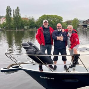 Martin Zounar Instagram - Sezóna na vodě začala 👍A nás čekají v létě v Holandsku Plavebni kanály. . Tak aby jsme tam i na moři nebyli v marinách jak blbci😂😂😂😂😂😂tak trénujem 🚣🏻‍♀️🛳️holandskonalodi.cz