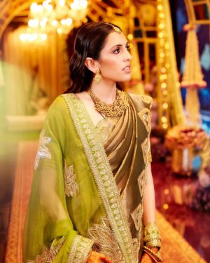 Masaba Gupta Instagram - feeling all the feels cause we styled this look using nani’s jewellery! Love when there’s a blend of tradition and fashion! 🥹🫶🏻🍃

@shloka11 🤌🏻