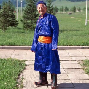 Masanori Hata Instagram - 1993年の夏、ムツさんは58歳でモンゴルの草原を駆け抜ける草競馬、ナーダムに挑戦しました。その１ヶ月の旅に同行したカメラマンつんちゃんによる「ムツさんと旅したモンゴル 」編をこのたび撮影しました。テレビにも公開されなかった秘話も登場します。編集、公開をお楽しみに！こちらでもモンゴルの写真をアップしていきます🐎 #ムツゴロウの656 #はたまさのり #むつごろうさん #zoologist #writer #なーたむ #もんごる