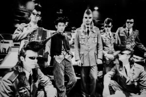 Masatoshi Nagase Instagram - ⁡
w / Leningrad Cowboys
⁡
⁡
from M.Nagase
⁡
⁡
#レニングラードカウボーイズ
#1992?
⁡
#枯れ葉 #Fallenleaves #公開中
##AkiKaurismäki #アキカウリスマキ
#almapoysti #JussiVatanen