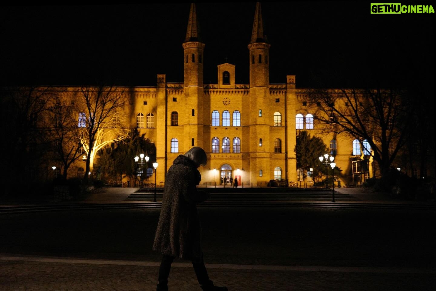 Masatoshi Nagase - 2.7K Likes - ā”
ā”
The Box Man in Berlinļ¼ļ¼
ā”
ā”
from M.Nagase
ā”
ā”
ā”
#ē®±ē· #theboxman
#ē³äŗå²³é¾ ē£ē£
#ä½č¤ęµ©åø ćć
#ęµ
éåæ äæ” ćć
#Berlin #ćć¼ć1
ā”
#masatoshi_nagase_photography
