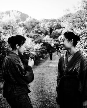 Masatoshi Nagase Instagram - ⁡
《山女と村女》
⁡
from  M.Nagase
⁡
⁡
#山女 #現場にて
#山田杏奈 さん
#三浦透子 さん
⁡
#masatoshi_nagase_photography