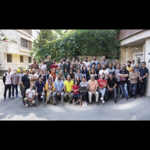 Mastane Mohajer Instagram - پایان تدوین فیلم مستانه مهاجر؛ اولین تصاویر جوجه تیغی
.
.
با پایان تدوین نخستین ساخته مستانه مهاجر، جوجه تیغی به مرحله صداگذاری و ساخت موسیقی رسید
.
.
به گزارش روابط عمومی فیلم، اشکان مهری و پانته‌آ فارسیجانی تدوین جوجه تیغی را به پایان رساندند و حسین ابوالصدق کار صداگذاری فیلم را آغاز کرد.
همچنین آریا عظیمی‌نژاد موسیقی فیلم را می‌سازد
.
.
بنا بر این گزارش اولین تصاویر از فیلم«جوجه تیغی» نیز منتشر شد و در اختیار رسانه‌ها قرار گرفت
.
.
فیلمنامه این فیلم را مصطفی زندی و سجاد پهلوان‌زاده نوشته‌اند و محمود کلاری مدیریت فیلمبرداری آن را بر عهده دارد. حامد کمیلی، پانته‌آ پناهی‌ها، هادی کاظمی، آناهیتا درگاهی، هومن برق‌نورد، نازنین بیاتی و پژمان بازغی به همراه هادی عطایی‌فر، مهتاب ثروتی، آیدا ماهیانی، صحرا اسداللهی، آرزو نبوت و با حضور نگار فروزنده، امید روحانی، مهراب قاسم‌خانی و نوشین تبریزی در این فیلم پربازیگر، نقش ایفا می‌کنند.
عکس ها: کورش جوان

‏@mastanehmohajer
‏@rezabakhtiarinik
‏@hamedkomaily
‏@panipana
‏@anahita
‏@hadikazemi_
‏@bayati__nazanin
‏@pejmanbazeghi.official
@aida_mahiani
@mohammad.hadi.ataei
‏@nooshin.tabrizi
‏@mahtabservati
‏@sahra_asadolahi
‏@mehrab_ghasemkhani
‏@h_barghnavard
‏@negarforouzandeh.original
@sara.valiani
@arezoonabovat 
‏@kkasirian
‏@morteza_kohzadi
@aryaaziminejad
@hoseinabolsedgh
@ashkanmehri
‏@mostafazandi5050
@hossein_farzizad
‏@fereshte.hejazi
‏@mehdi__ebrahimzadeh
‏@koroshjavan
‏@panteafarsijani
‏@mohamadezatkhah
‏@avayenafasstudio

#مستانه_مهاجر #محمود_کلاری #پانته‌آ_پناهی_ها#پژمان_بازغی#هادی_کاظمی #آناهیتا_درگاهی#حامد_کمیلی #نازنین_بیاتی