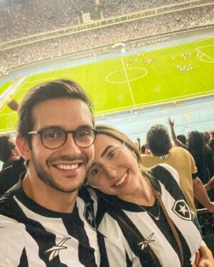 Matheus Boa Sorte Instagram - Thamires é um dos seres humanos mais brilhantes que já conheci na vida. Além de linda, inteligente, amorosa, e resiliente, eu preciso destacar o quanto ela é dedicada e cuidadosa. Transborda o melhor de si para o mundo, e cativa todos que cruzam seus caminhos.
-
Essa postagem é pra marcar o feliz aniversário, mas os parabéns, esses, eu faço questão de dar todos os dias da vida.