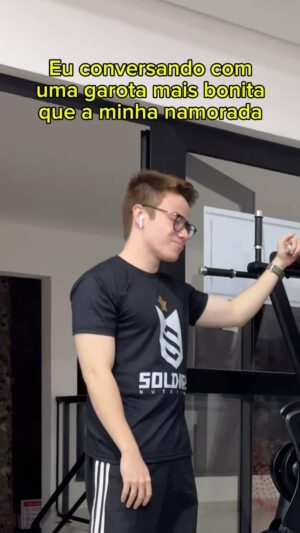 Matheus Ueta Instagram - melhor que um homem fiel, é ter desconto na @soldiersnutrition por usar o cupom: UETA
.
.
.
#humor #academia #casal