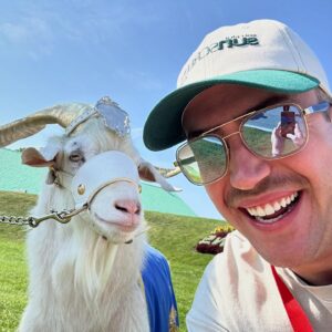 Mathieu Dufour Instagram - Une rencontre qui restera à jamais gravée dans ma mémoire. 🐐
