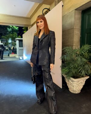 Matilda Blanco Instagram - De Gala, de negro 🖤 Gala Para Ti 2024
@paratirevista  en la Residencia de Uruguay 🥂🕯️ 
@danifajardo28 

Traje @fabianzittaofficial @fabianzitta 
Joyas @jeanpierrejoyeros 
Hair color @cerininet 
Make Up @marianapaz.makeup 

#galaparati #gala #parati
