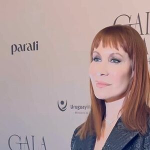 Matilda Blanco Instagram - De Gala, de negro 🖤 Gala Para Ti 2024
@paratirevista  en la Residencia de Uruguay 🥂🕯️ 
@danifajardo28 

Traje @fabianzittaofficial @fabianzitta 
Joyas @jeanpierrejoyeros 
Hair color @cerininet 
Make Up @marianapaz.makeup 

#galaparati #gala #parati