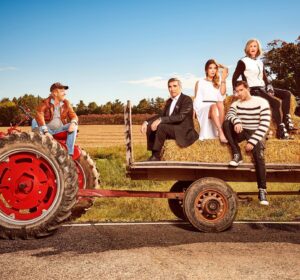 Matt Barnes Instagram - Huge congratulations to @schittscreek on all those well deserved #emmys I always such a blast shooting promo photos for them.  Everyone was down for anything and so hilarious! #schittscreek