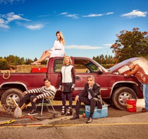 Matt Barnes Instagram - Huge congratulations to @schittscreek on all those well deserved #emmys I always such a blast shooting promo photos for them.  Everyone was down for anything and so hilarious! #schittscreek