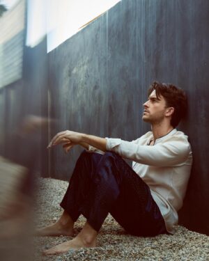 Matt Bomer Instagram - F E L L O W  T R A V E L E R S 

Matt Bomer @mattbomer & Jonathan Bailey @jbayleaf 

Amazing day with these two incredibly handsome & talented men ❤️❤️ for @televionacad 

PHOTOGRAPHY JOHN RUSSO
PHOTO ASSISTANCE BY TAS LIMUR AND KEN WALLER
FASHION EDITING BY CANNON/RAY BROWN REPRESENTS
WARDROBE SUPERVISING BY MAGGIE WALSH
STYLING ASSISTANCE BY WINNIE NOAN, NIKITA JACOB AND SYDNEY LOERA BOMER’S GROOMING BY DAVID COX/ART DEPARTMENT
BAILEY’S GROOMING BY KRISTEN SHAW/THE WALL GROUP 
#jonathanbailey  #mattbomer #fellowtravelers #emmymagazine
Rich Bleiweiss & Rose Cefalu