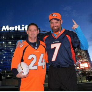 Matt Iseman Instagram - The one time I attended the SuperBowl when my @broncos took on the Seahawks. Before the game… then after they returned the second half kick off for a TD. Still, when your team is there, you gotta go. 

And, no, I missed our win in SB50.